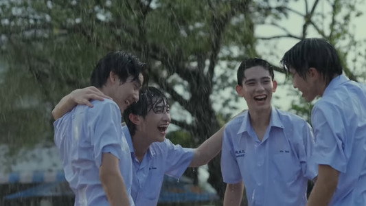 ต้นส้มบ้านเขา แต่ผลส้มหล่นมาบ้านเราตลอดเลย