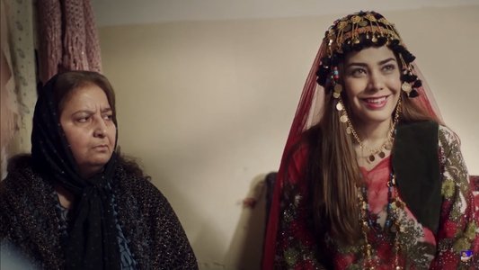 لە جلی سووردا
