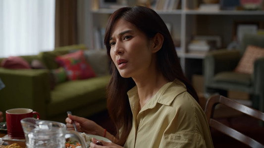 Bahasa Cinta Yang Beda