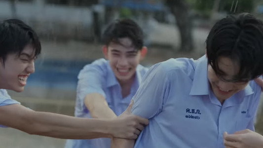 ต้นส้มบ้านเขา แต่ผลส้มหล่นมาบ้านเราตลอดเลย