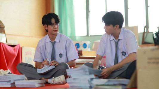 แรงโน้มถ่วงระหว่างเรา