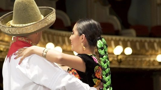 El Grito: Lila Downs en el Teatro Macedonio Alcalá, con la Orquesta de Alejandro Díaz y la Compañía de Danza Costumbrista