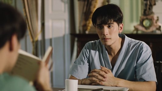 ใครในกระจก
