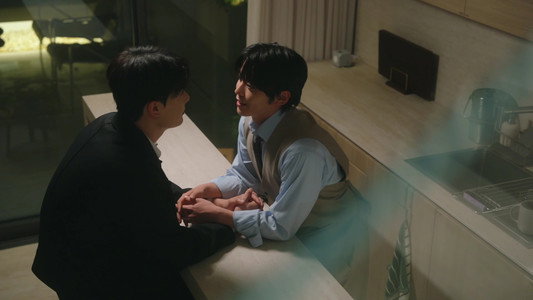 체크 남방을 입은 사내