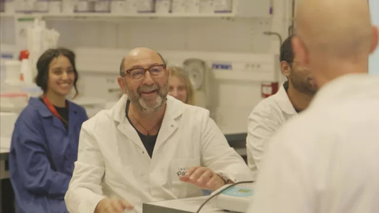 Traquer l'invisible - Nos chercheurs face à la menace mondiale des virus et des bactéries