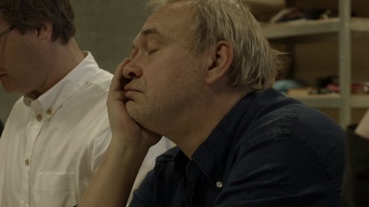 Поміж кадрами