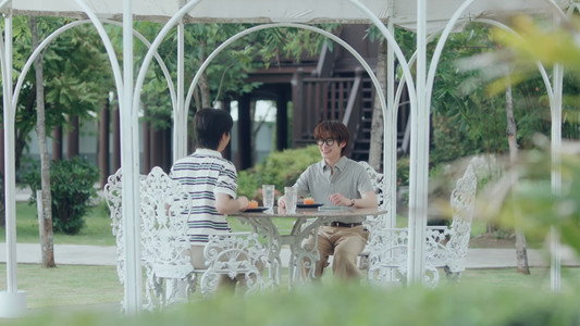 ที่สามของเธอ
