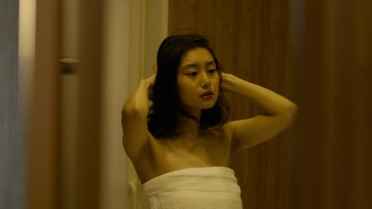 女が眠る時