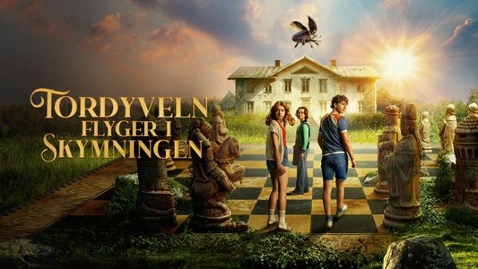 Tordyveln flyger i skymningen