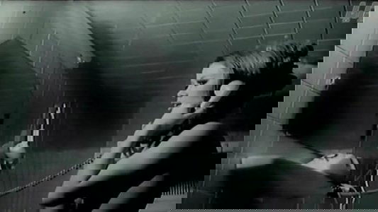 راقصة على الجراح