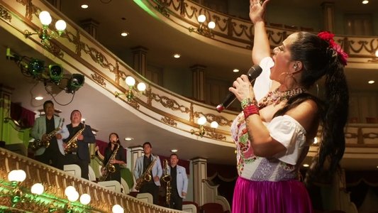 El Grito: Lila Downs en el Teatro Macedonio Alcalá, con la Orquesta de Alejandro Díaz y la Compañía de Danza Costumbrista