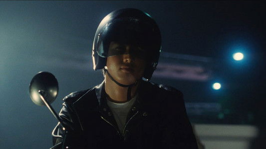 彼のオートバイ、彼女の島