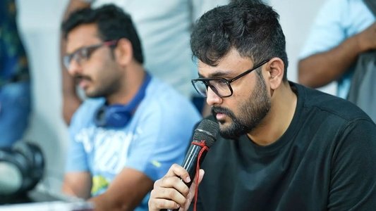 മുകുന്ദന്‍ ഉണ്ണി അസോസിയേറ്റ്സ്™