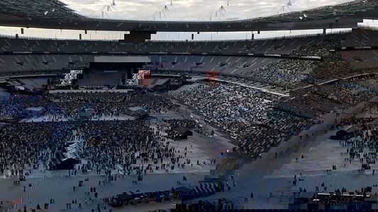 Johnny Hallyday Allume le feu au Stade de France
