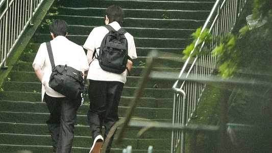 一起等雨停