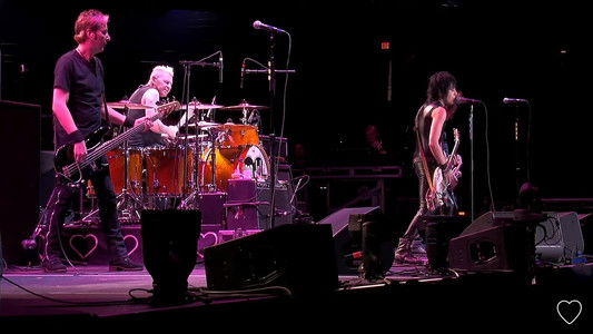 Joan Jett & The Blackhearts LIVE - Chicago, IL 2015