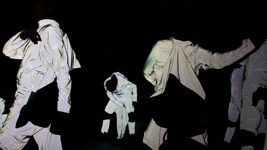 Dans la lumière - Au cœur de la création du spectacle signé JR, Damien Jalet et Thomas Bangalter
