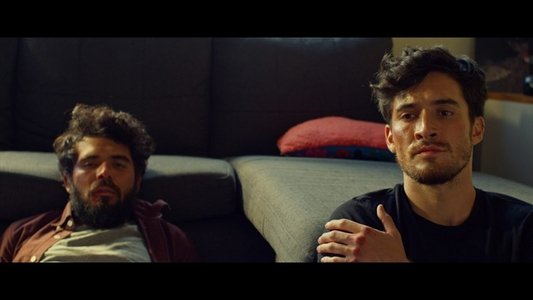 El extraño detrás de la puerta