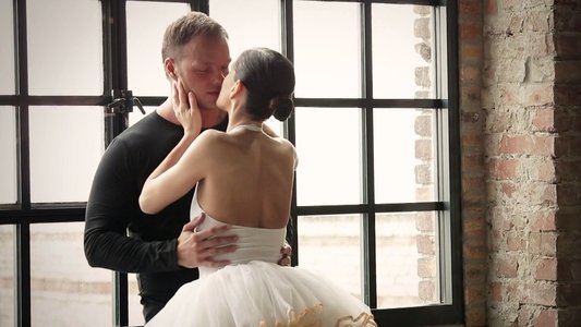 Ballerine le Jour, Escorte la Nuit