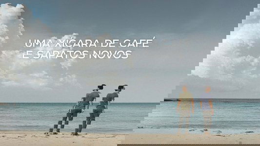Një filxhan kafe dhe këpucë të reja veshur