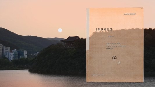 황폐한 사원에 걸린 달
