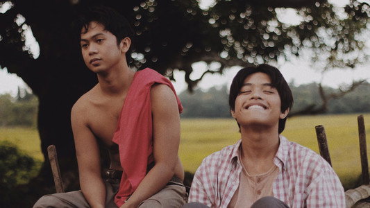 Ang Nagliliyab na Kasaysayan ng Pamilya Dela Cruz