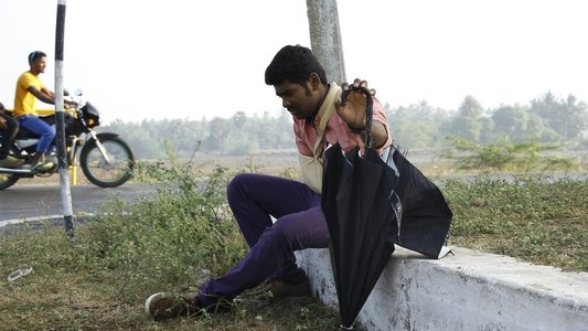 என் ஆளோட செருப்பக் காணோம்