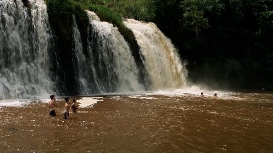 Estranhas Cotoveladas