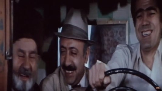 Alma Almaya Bənzər
