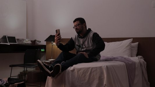 Tem Alguém em Casa?