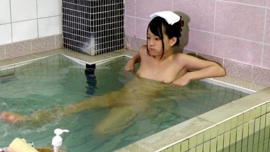 密着!一人娘が洗体営業を行う板○区最後の湯女付き銭湯
