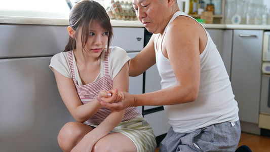 あなたが家を空ける朝から晩、お義父さんのベロ舐め舌技にイカされ続け… 相沢みなみ 私だけに勃起する変態義父の屈折NTR