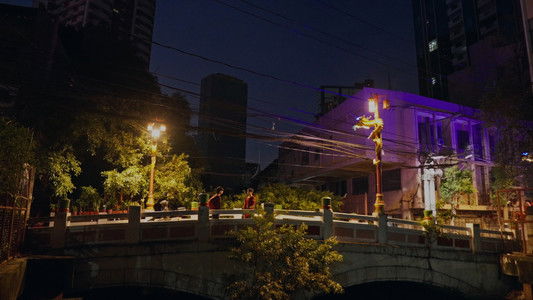 Ang Pagyakap Sa Linya