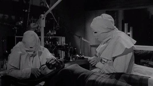 Las luchadoras contra el médico asesino