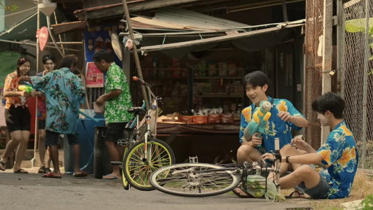 ต้นส้มบ้านเขา แต่ผลส้มหล่นมาบ้านเราตลอดเลย