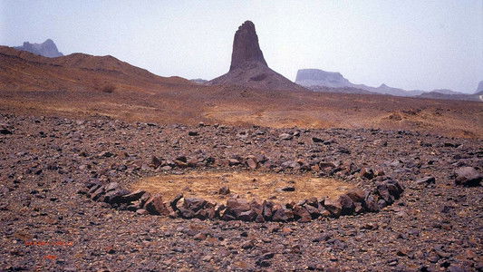 Stones and Flies: Richard Long in the Sahara