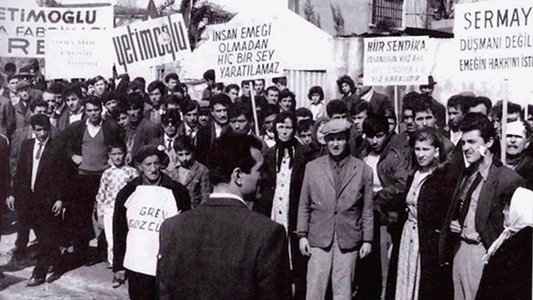 Karanlıkta Uyananlar