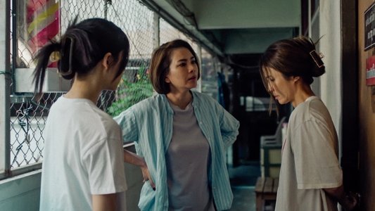 แฟลตเกิร์ล ชั้นห่างระหว่าง เ ร า