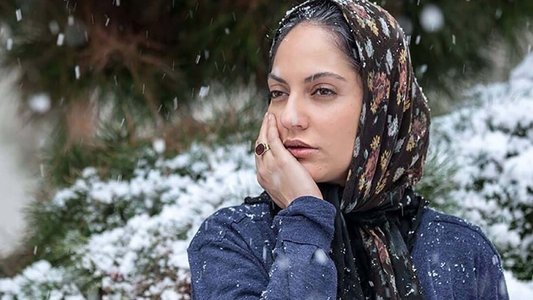 برف روی کاج‌ها