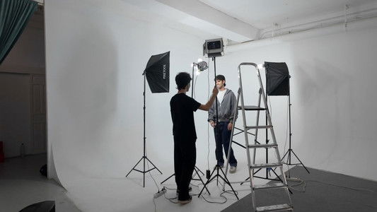 una colección de videos creando por tenerte cerca