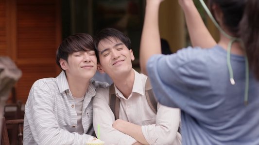 ใครในกระจก