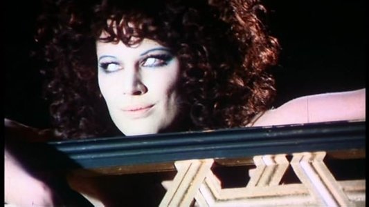 Una lucertola con la pelle di donna