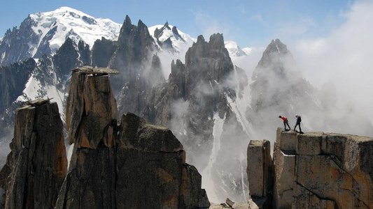 Au-delà des cimes