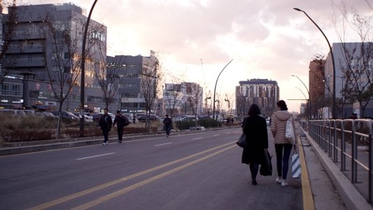 밤의 문이 열린다