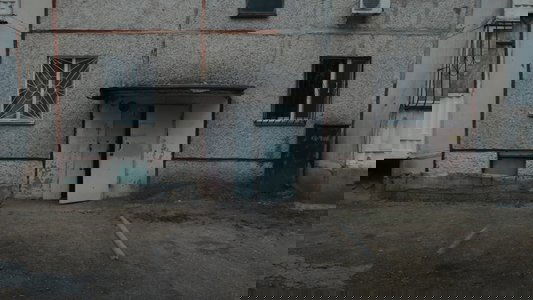 Взаперти
