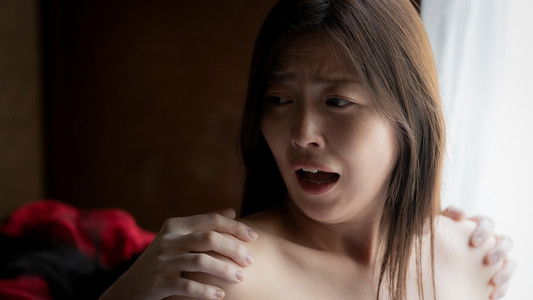 人妻怪談　淫欲むせび泣き