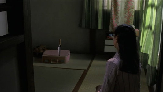 黒い下着の女