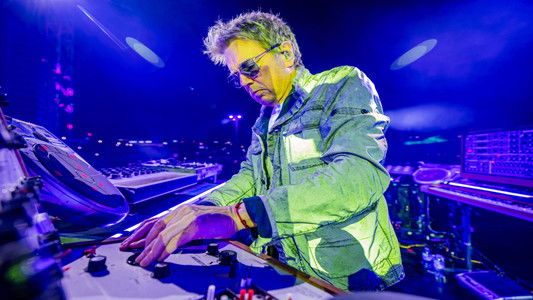 Jean-Michel Jarre - Bridge from the Future
