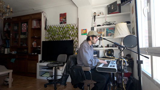 una colección de videos creando por tenerte cerca