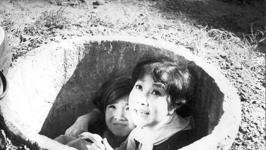Em bé Hà Nội